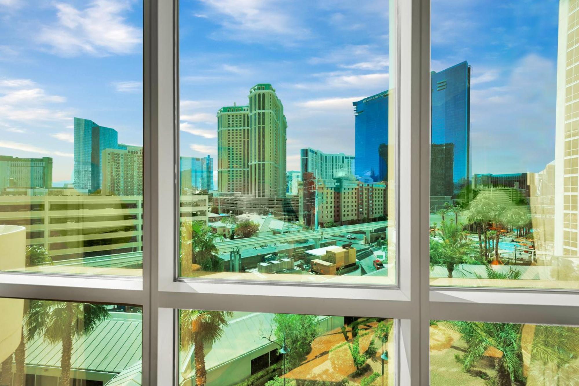 High Rise Vegas Apartment *