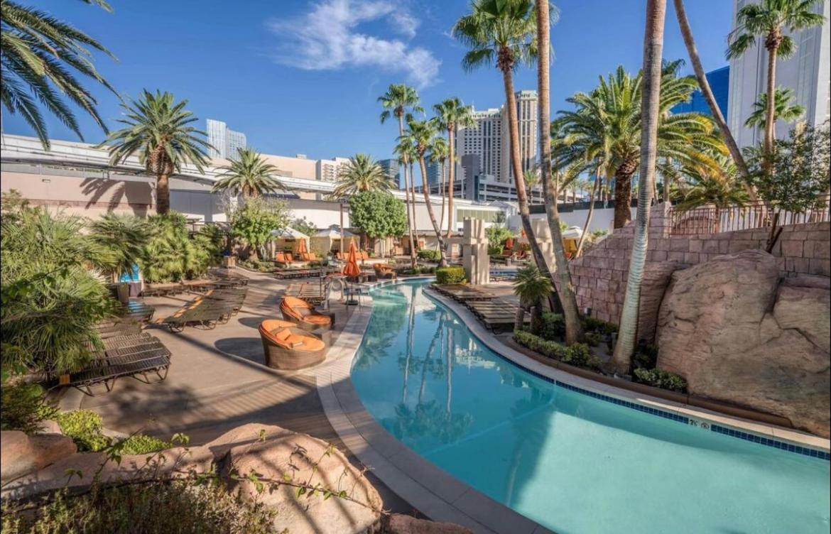 Classic Mgm Signature 25th Flr Pool View Aparthotel *
