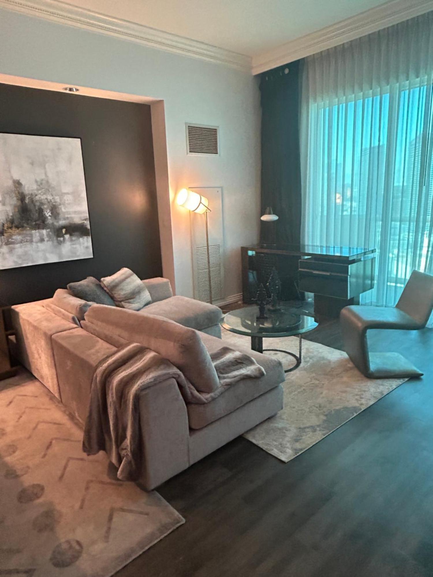 Signature Mgm Studio Strip/balcony