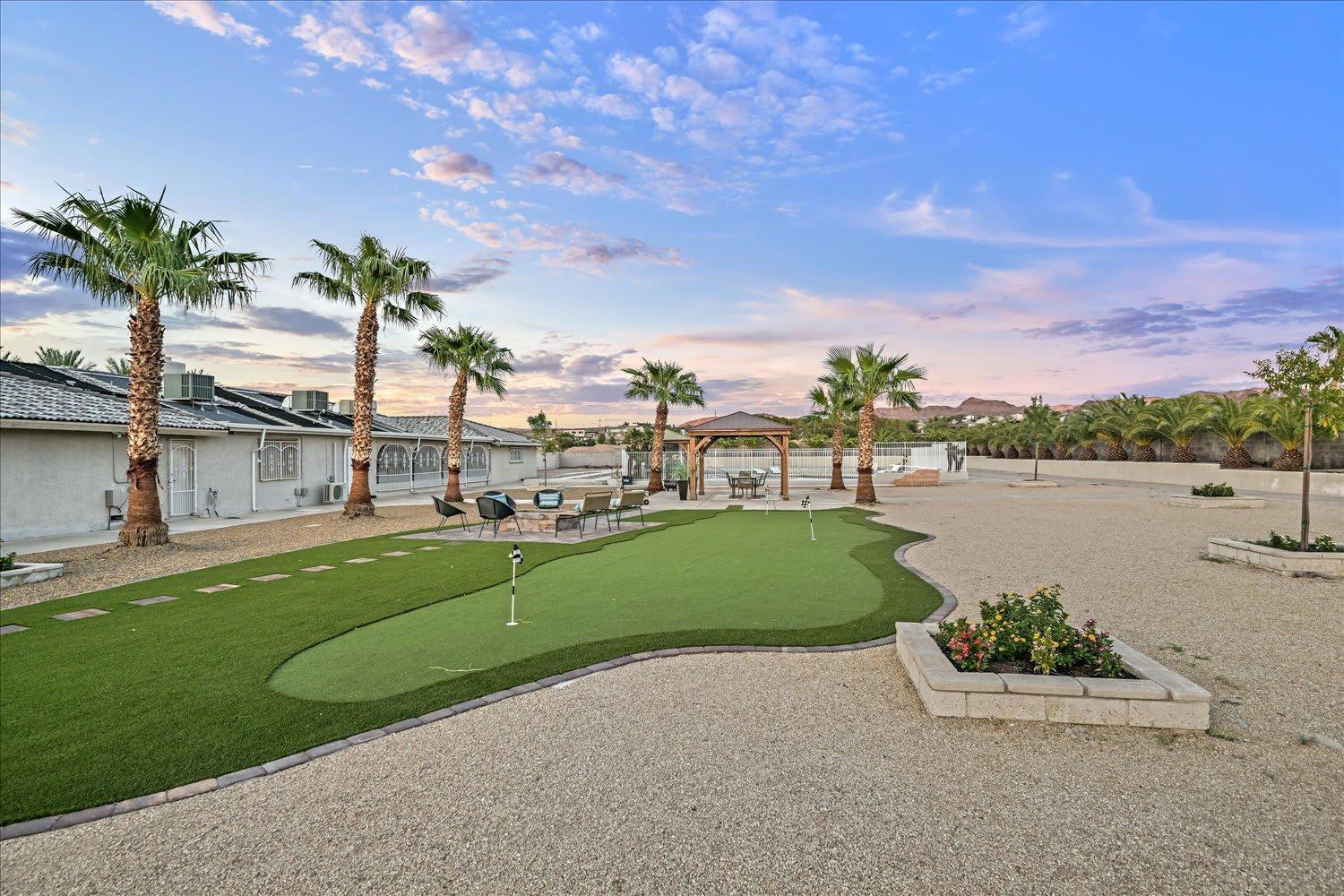 High-end 5 Bedroom W Pool, Gym, Hot Tub, Games Holiday home