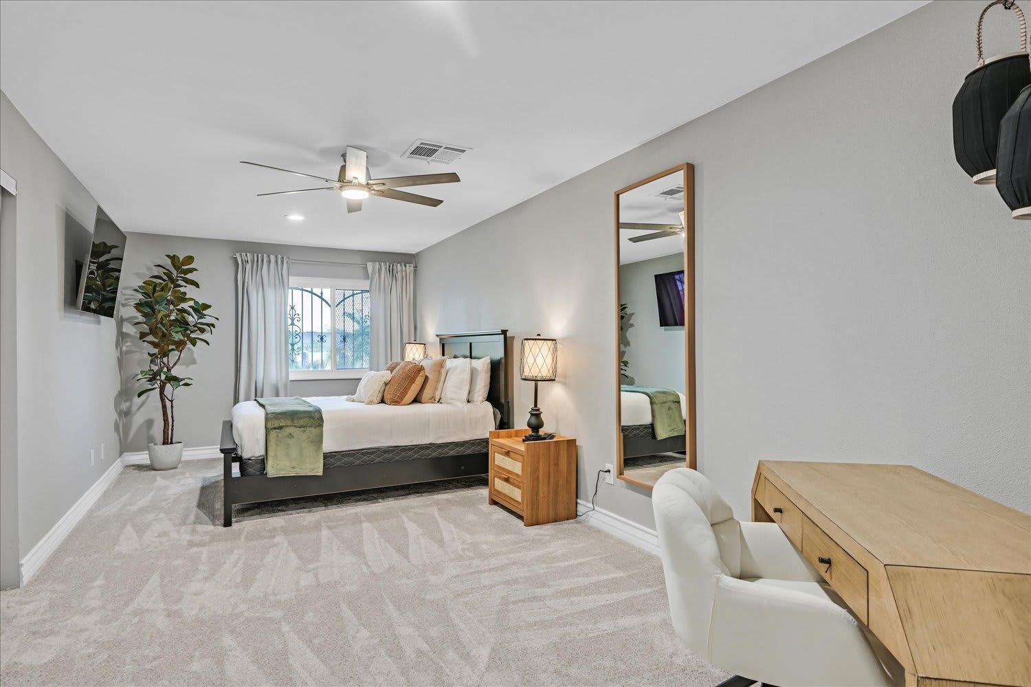 High-end 5 Bedroom W Pool, Gym, Hot Tub, Games