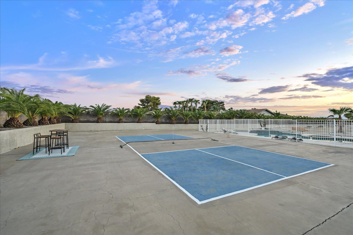High-end 5 Bedroom W Pool, Gym, Hot Tub, Games