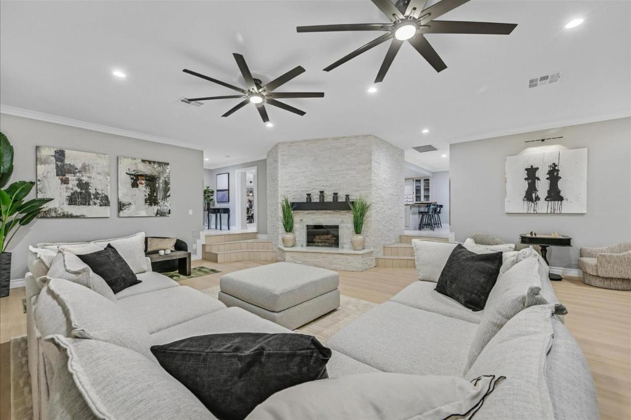High-end 5 Bedroom W Pool, Gym, Hot Tub, Games * Las Vegas