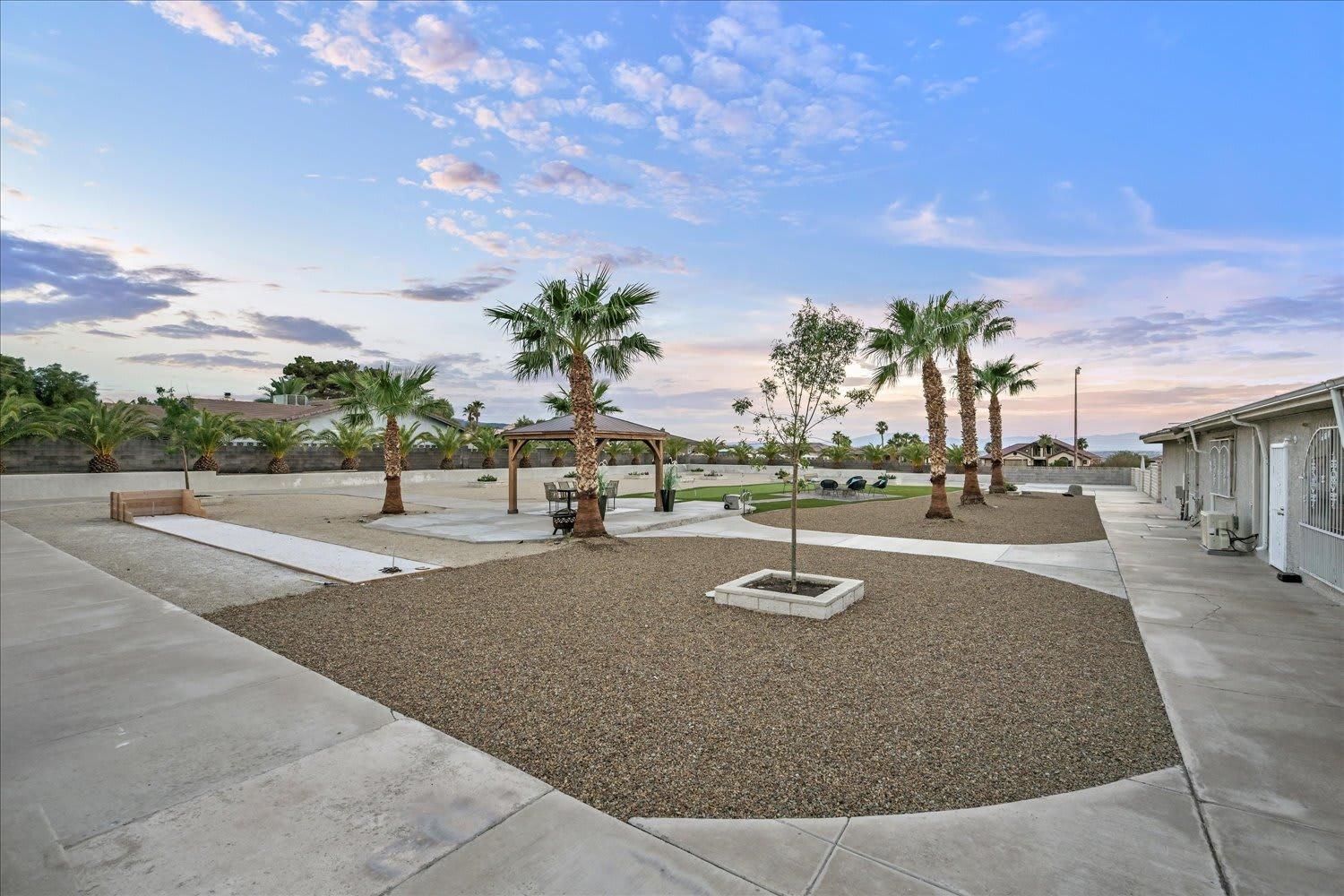 High-end 5 Bedroom W Pool, Gym, Hot Tub, Games * Las Vegas