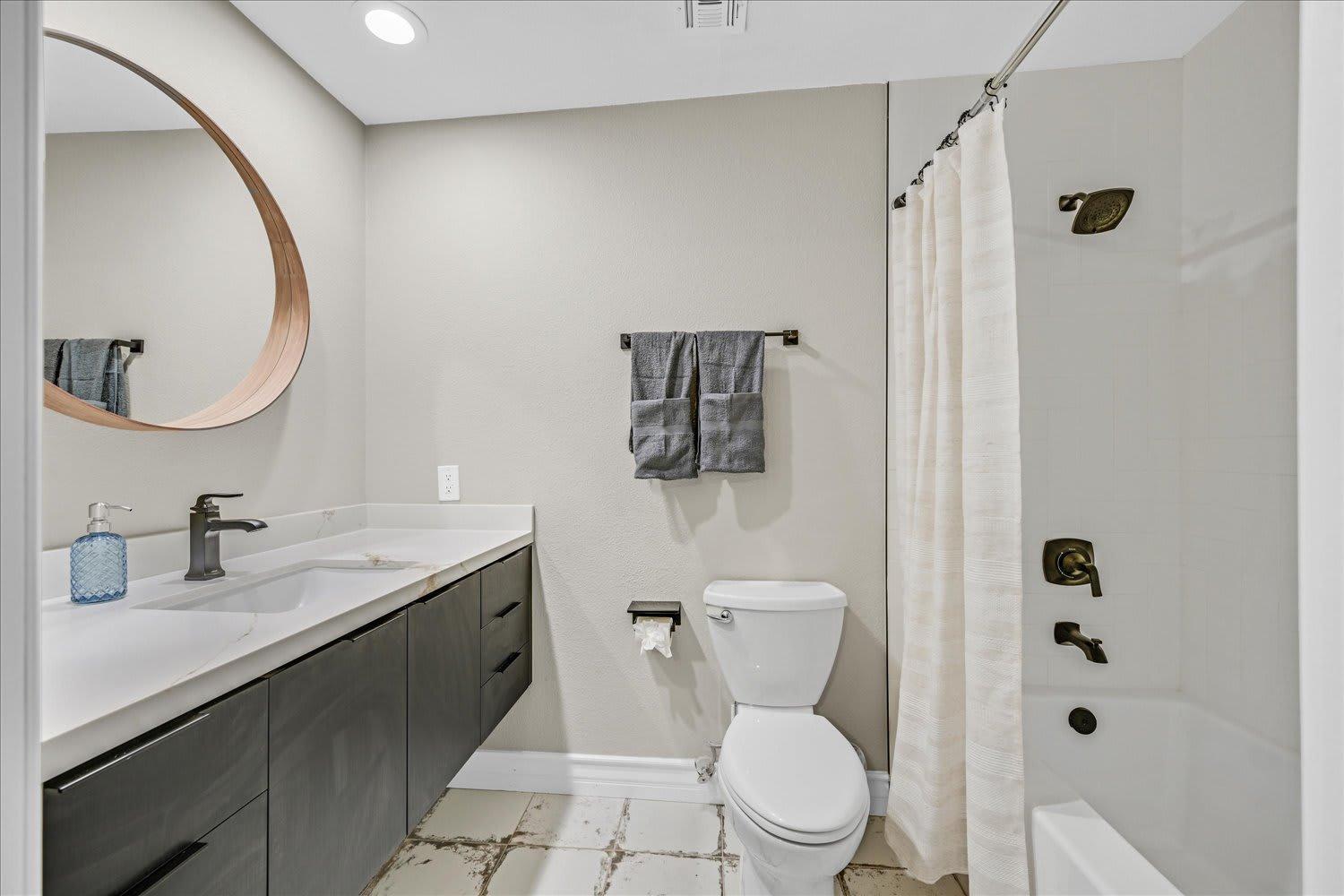 High-end 5 Bedroom W Pool, Gym, Hot Tub, Games