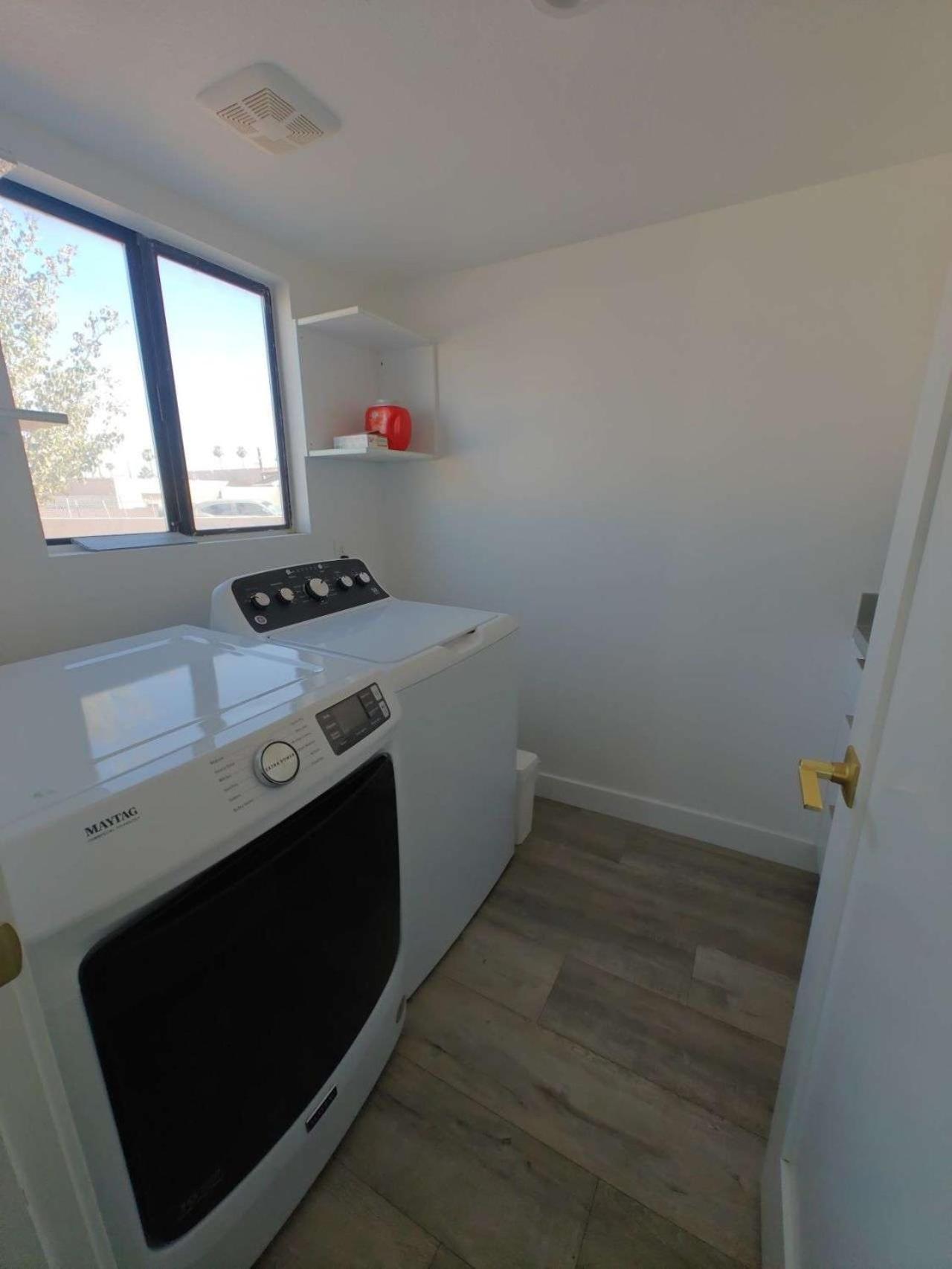 The Strip Is Just Around The Corner! Newly Renovated Luxury Modern Minimalist With Large Pool! Villa *