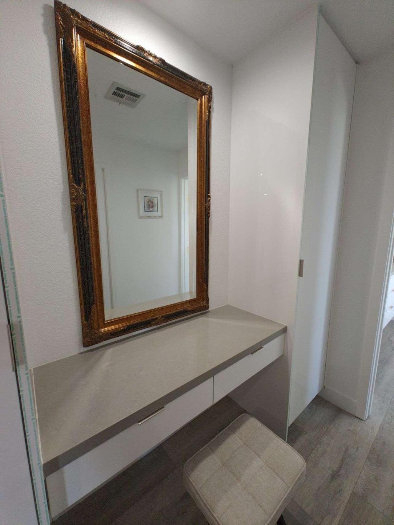 The Strip Is Just Around The Corner! Newly Renovated Luxury Modern Minimalist With Large Pool! Villa *