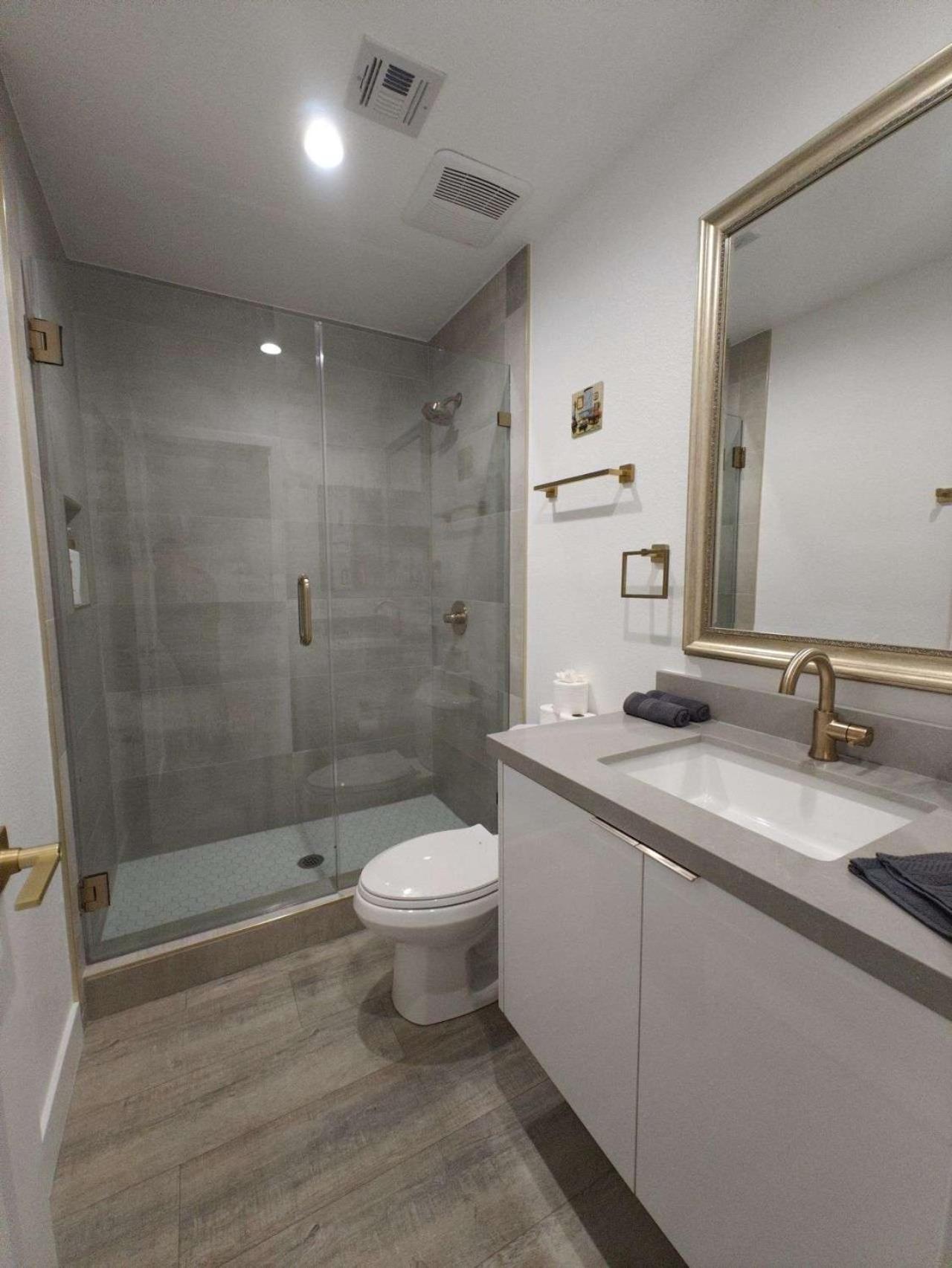 Villa The Strip Is Just Around The Corner! Newly Renovated Luxury Modern Minimalist With Large Pool! *