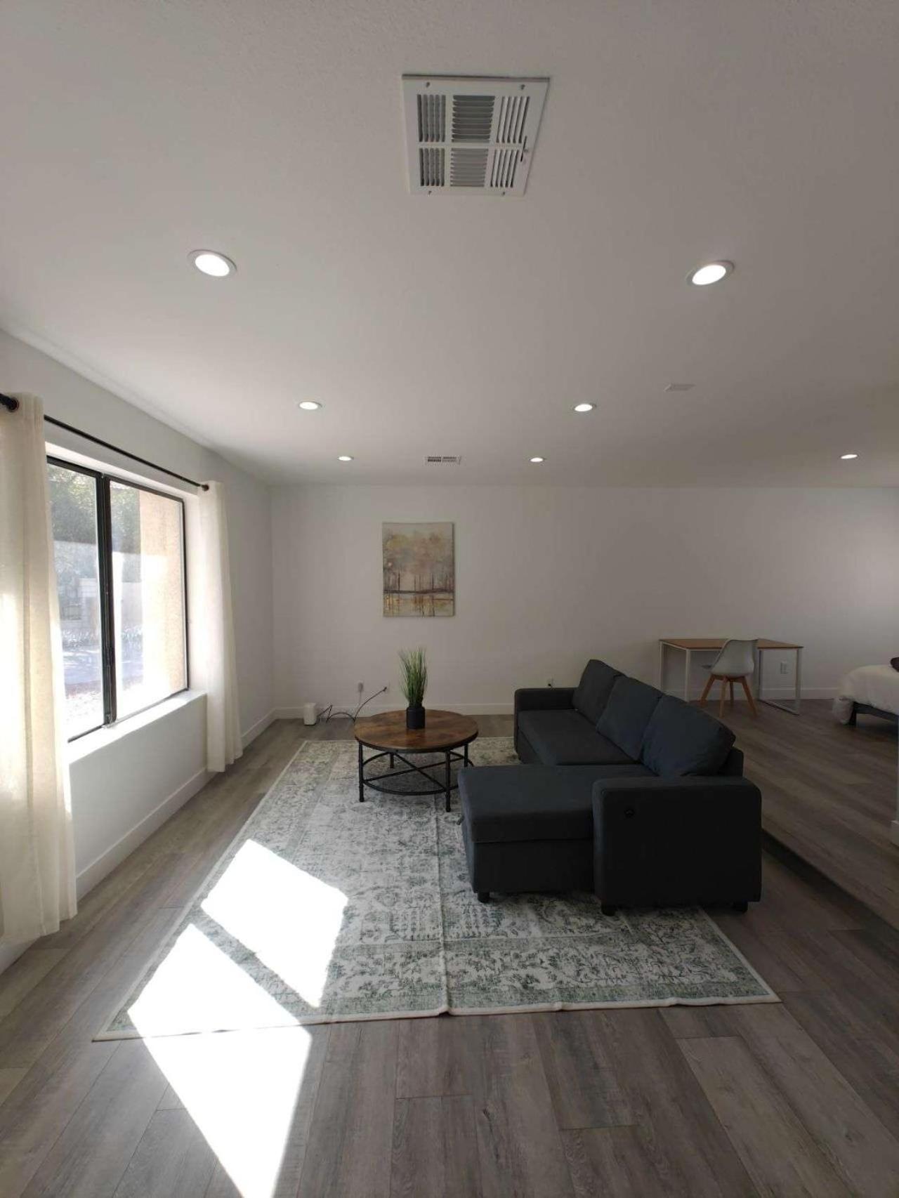 Villa The Strip Is Just Around The Corner! Newly Renovated Luxury Modern Minimalist With Large Pool! *