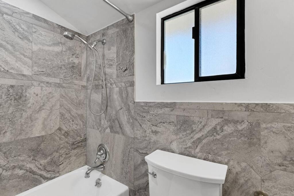 Prime Location! Hidden Oasis 4 Bedroom 10 Min To Strip * Las Vegas