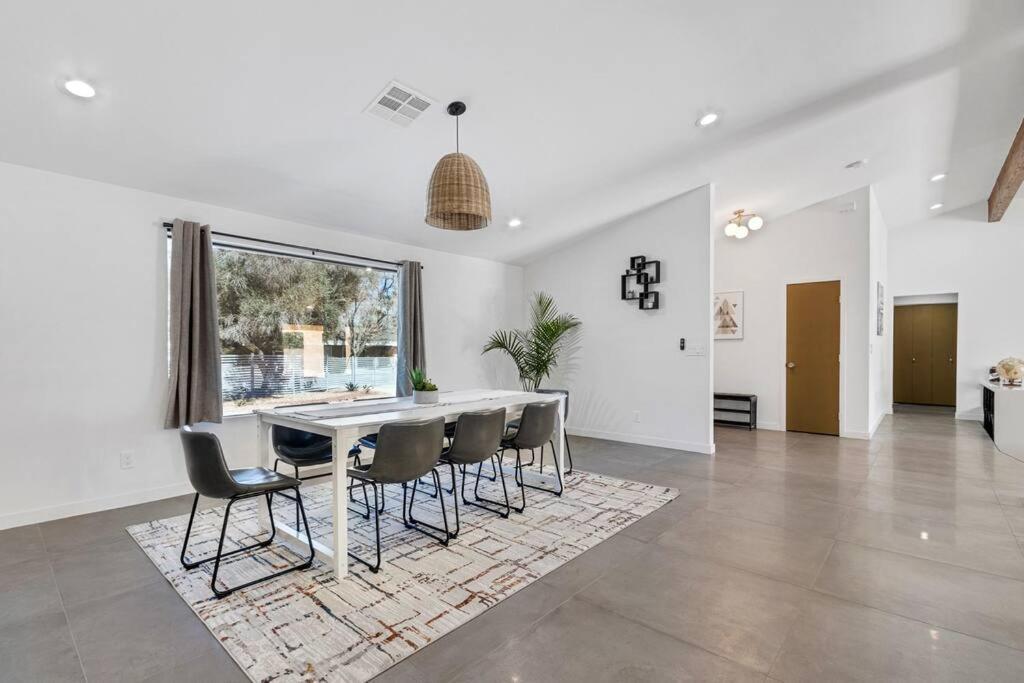 Prime Location! Hidden Oasis 4 Bedroom 10 Min To Strip * Las Vegas