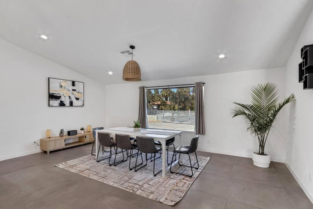 Prime Location! Hidden Oasis 4 Bedroom 10 Min To Strip * Las Vegas