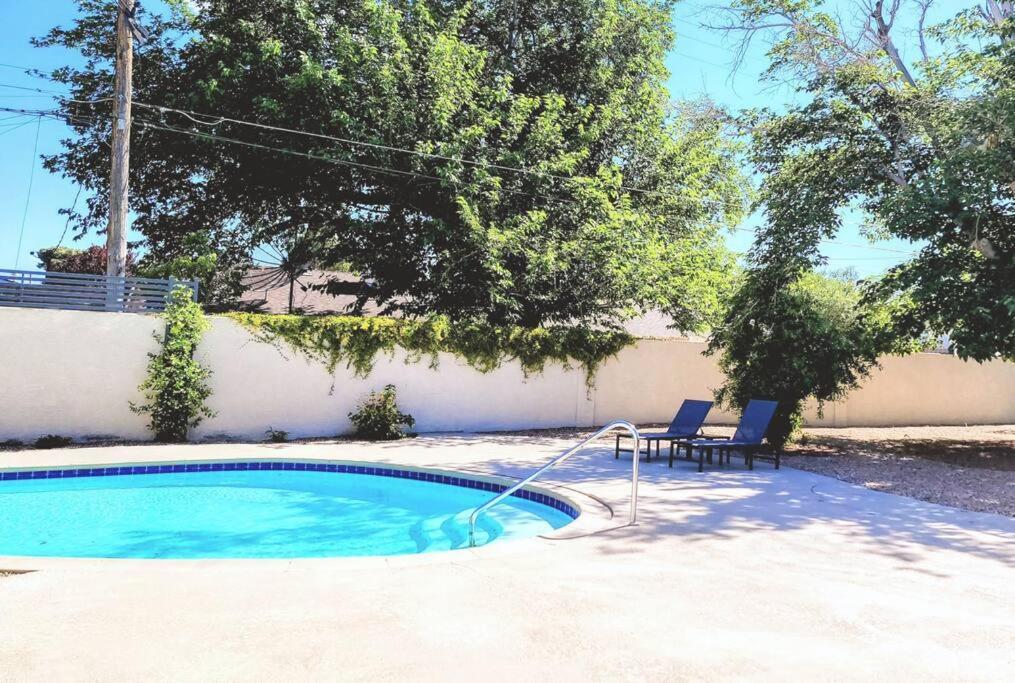 Prime Location! Hidden Oasis 4 Bedroom 10 Min To Strip Las Vegas