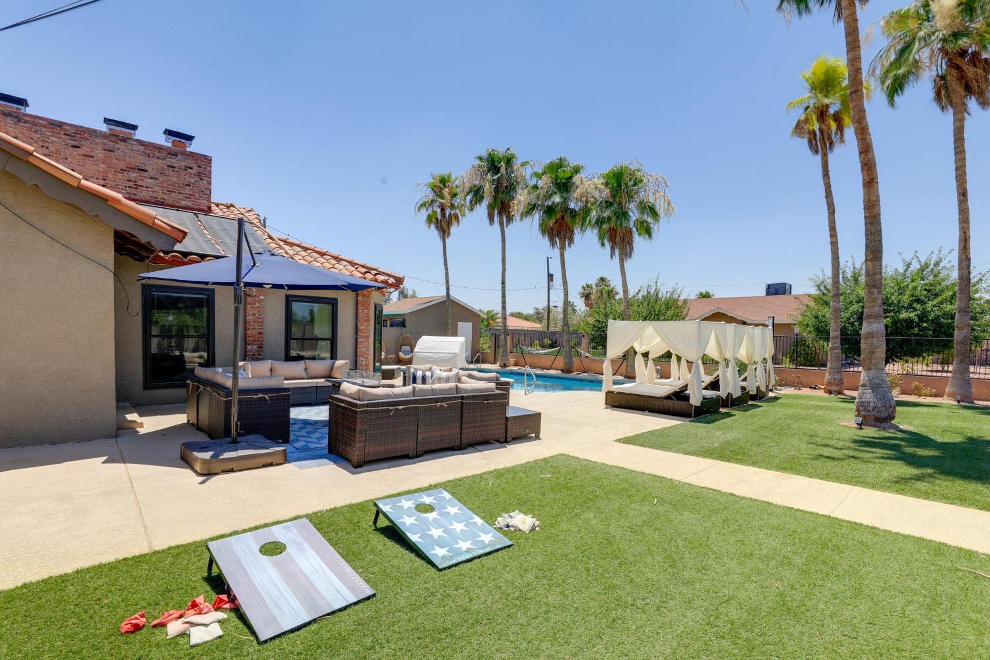 Spacious Vegas Getaway With Private Pool And Spa! Holiday home Las Vegas