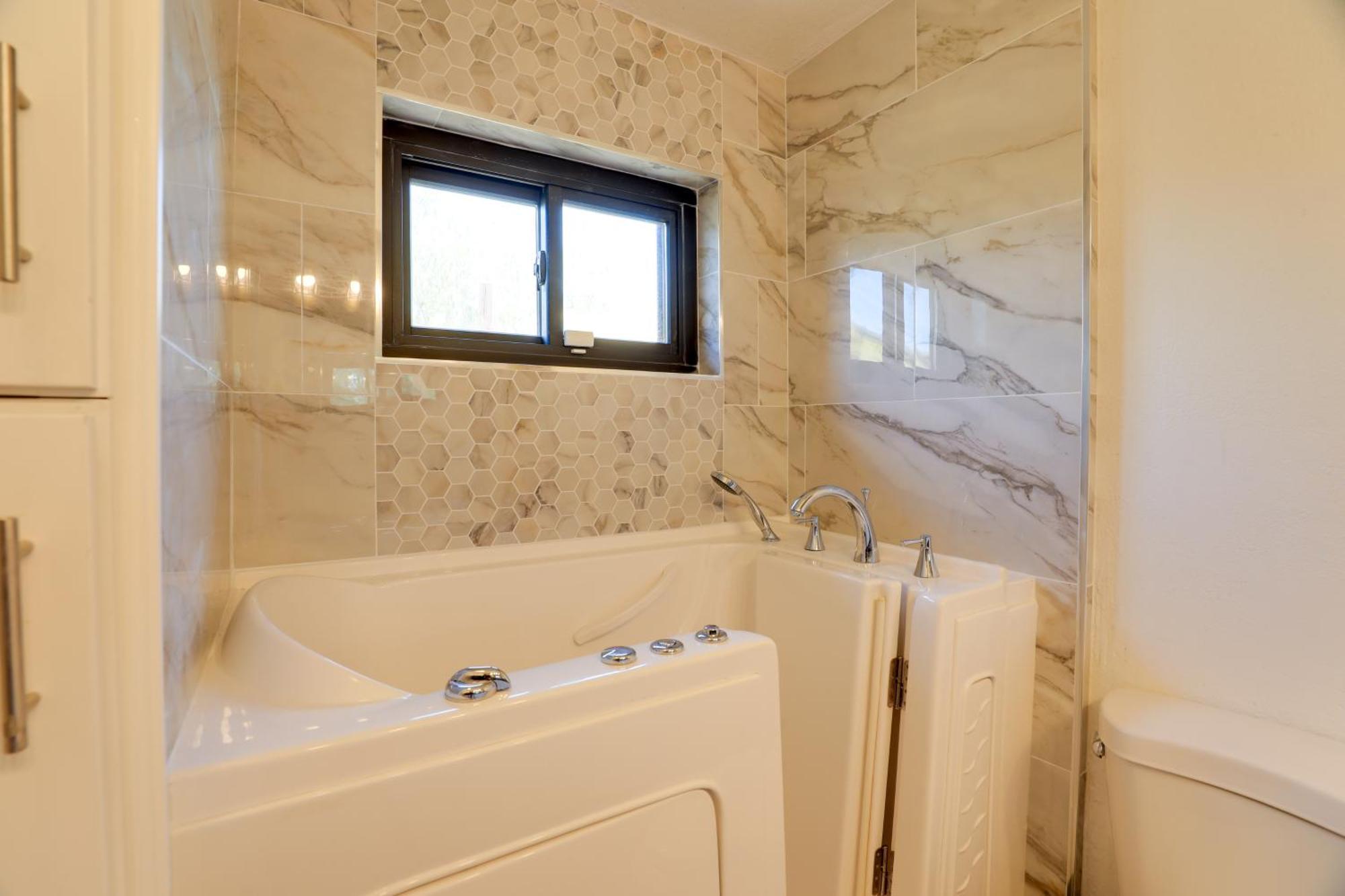 Spacious Vegas Getaway With Private Pool And Spa!