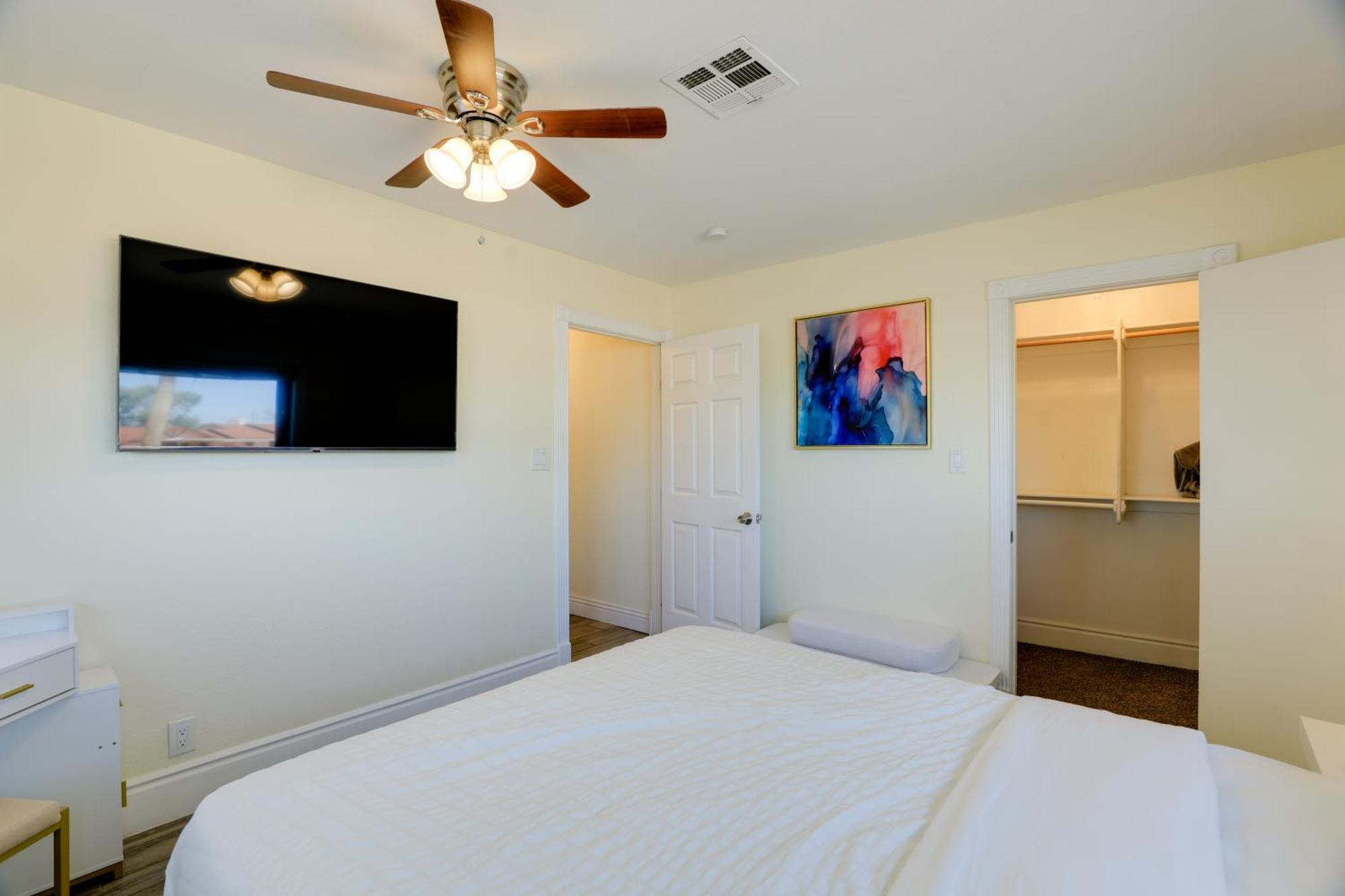 Holiday home Spacious Vegas Getaway With Private Pool And Spa!