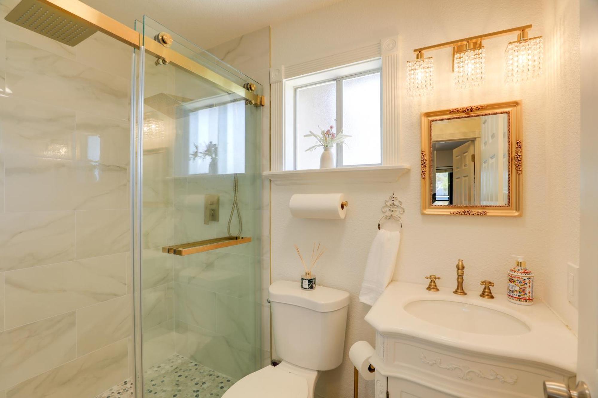 Spacious Vegas Getaway With Private Pool And Spa! Holiday home Las Vegas