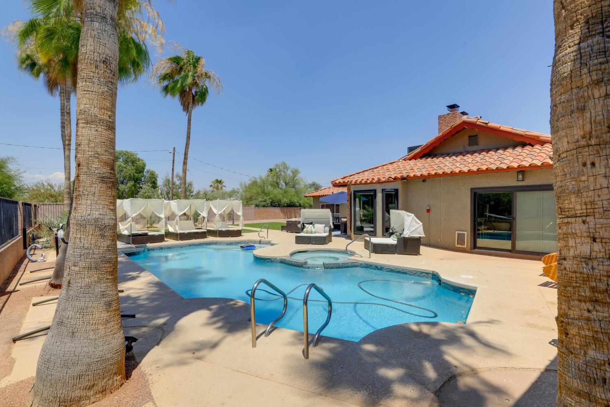 Spacious Vegas Getaway With Private Pool And Spa!