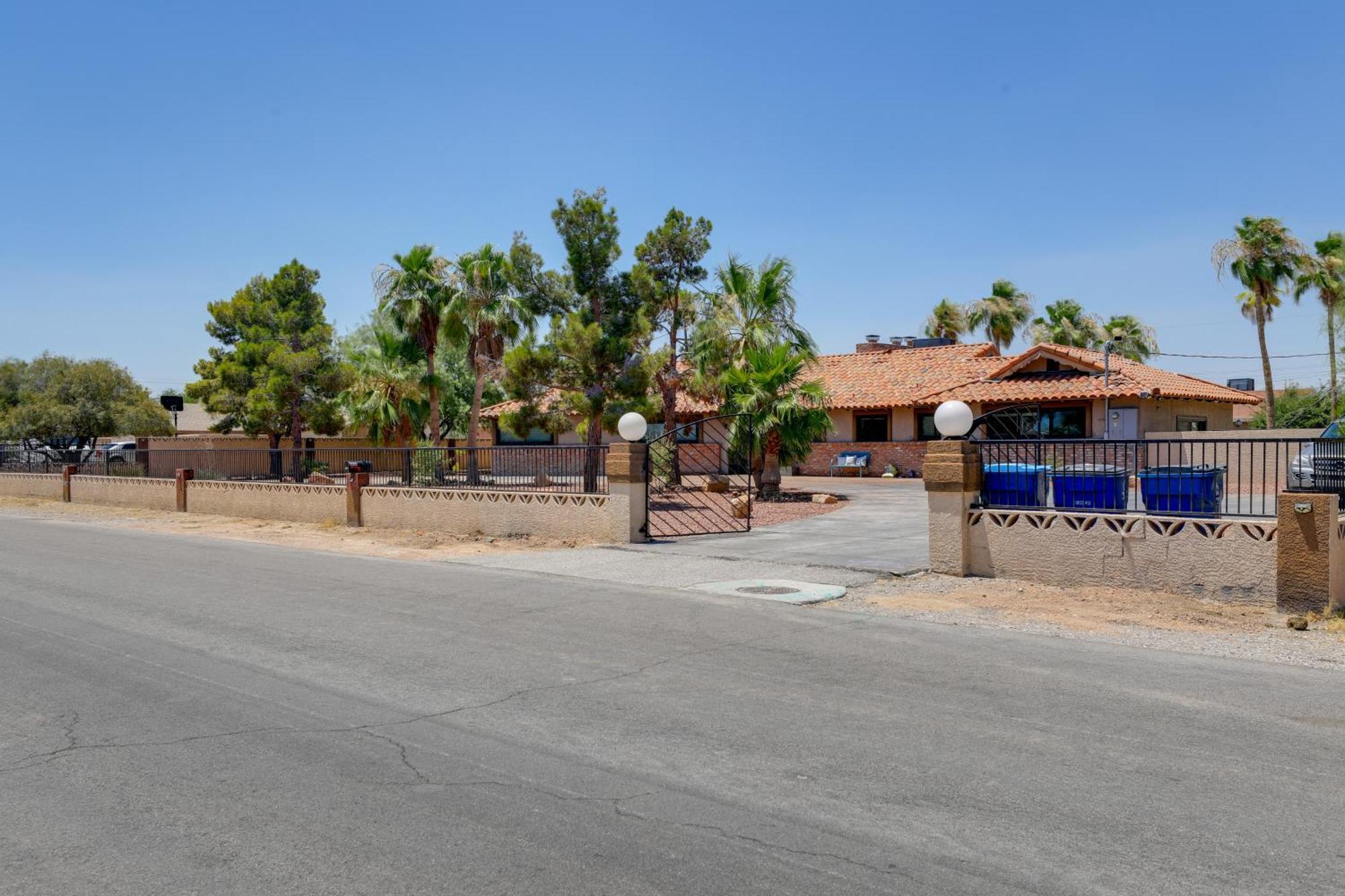 Holiday home Spacious Vegas Getaway With Private Pool And Spa!