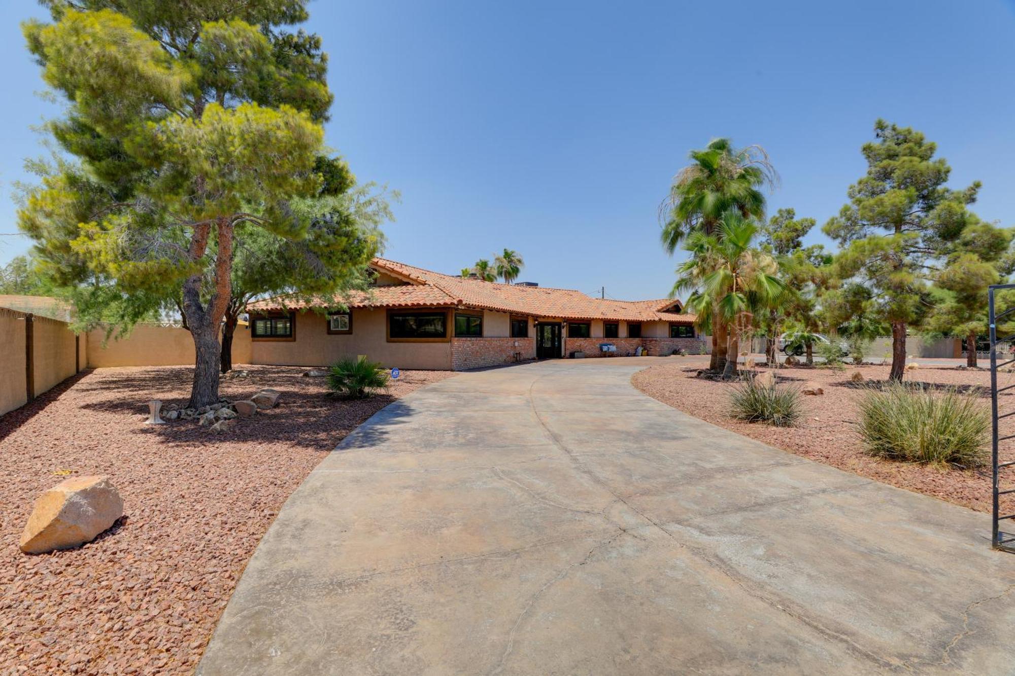 Spacious Vegas Getaway With Private Pool And Spa! *
