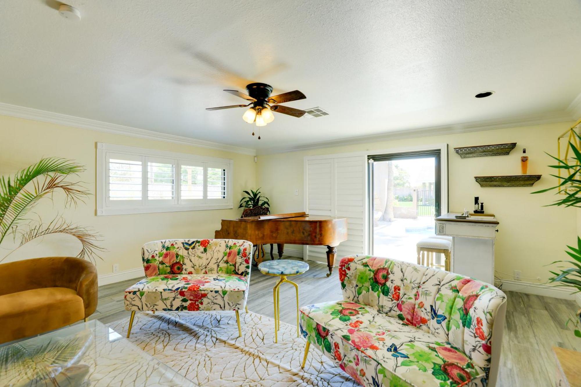 Spacious Vegas Getaway With Private Pool And Spa! Holiday home Las Vegas