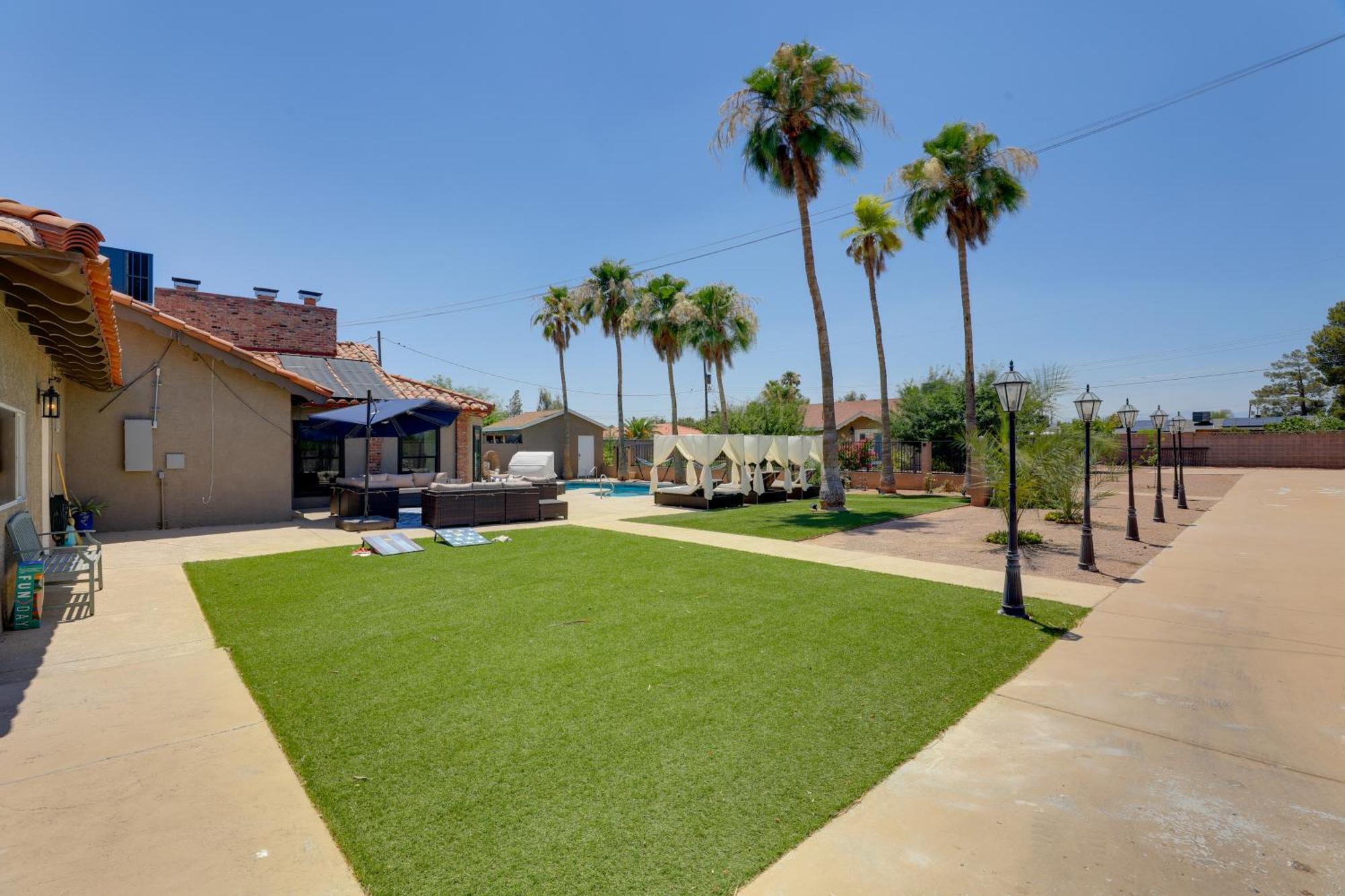 Spacious Vegas Getaway With Private Pool And Spa! Holiday home Las Vegas