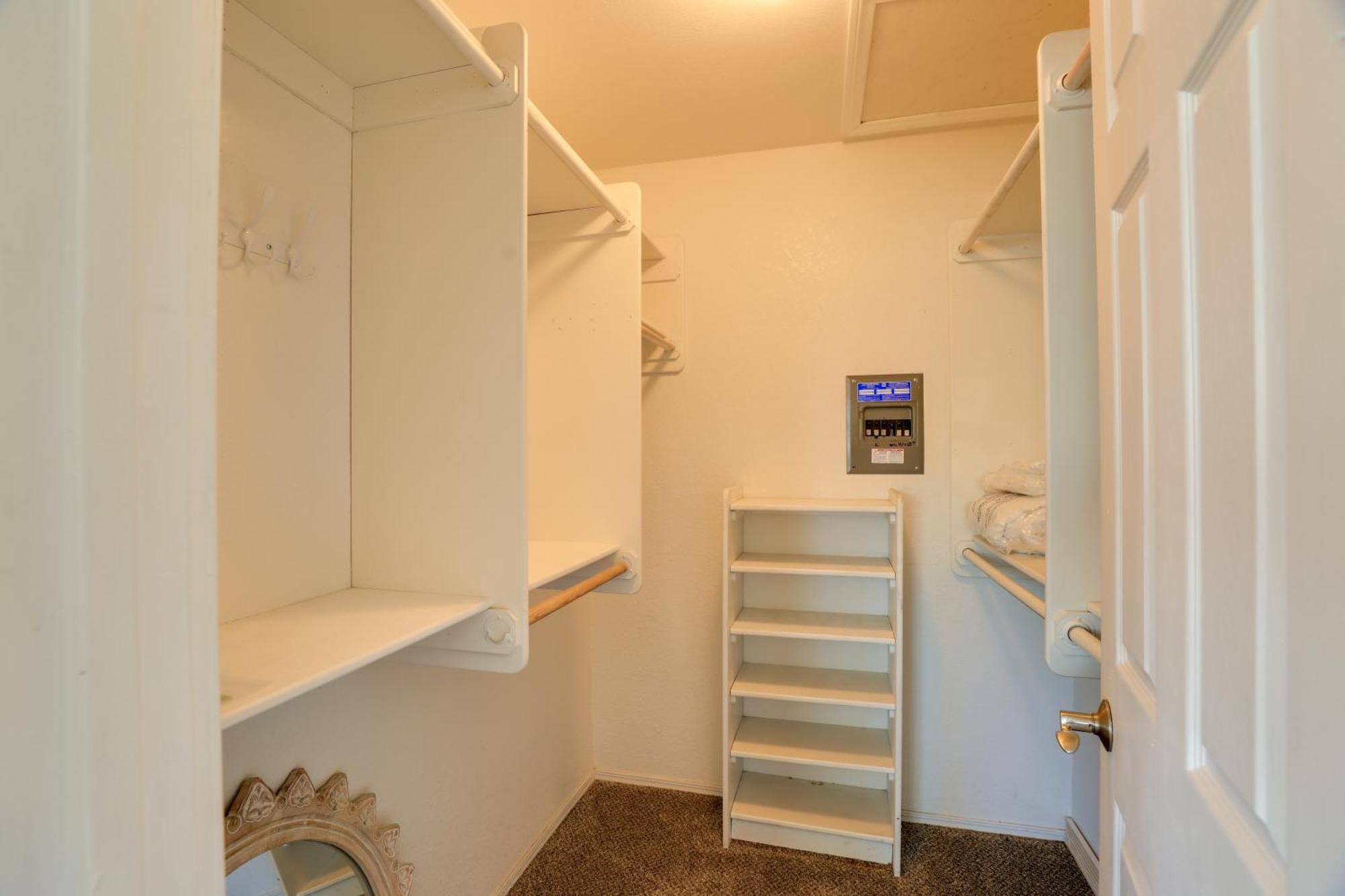 Spacious Vegas Getaway With Private Pool And Spa! *