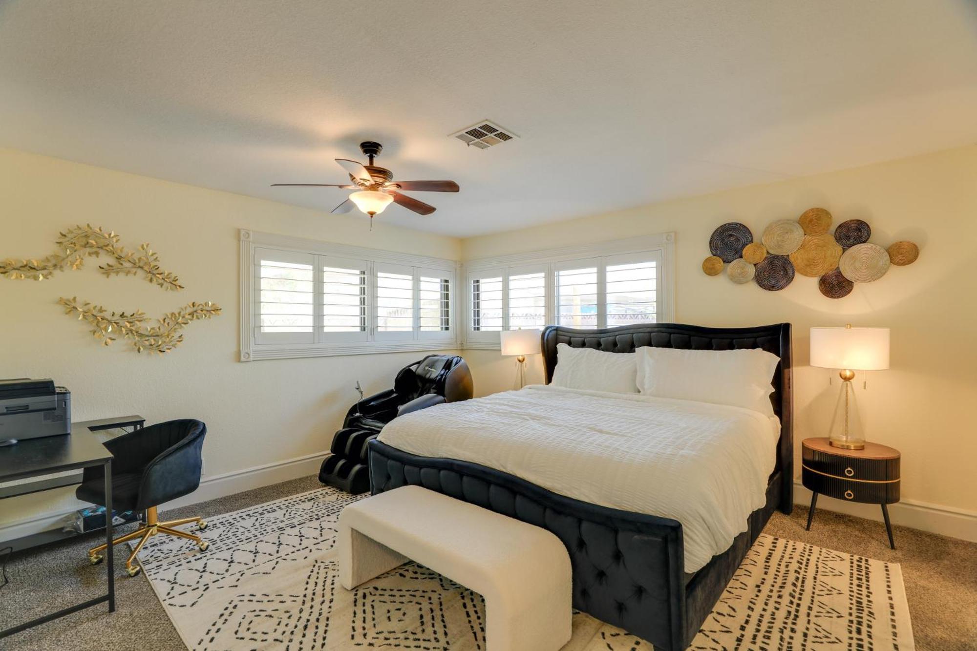 Spacious Vegas Getaway With Private Pool And Spa! Holiday home Las Vegas