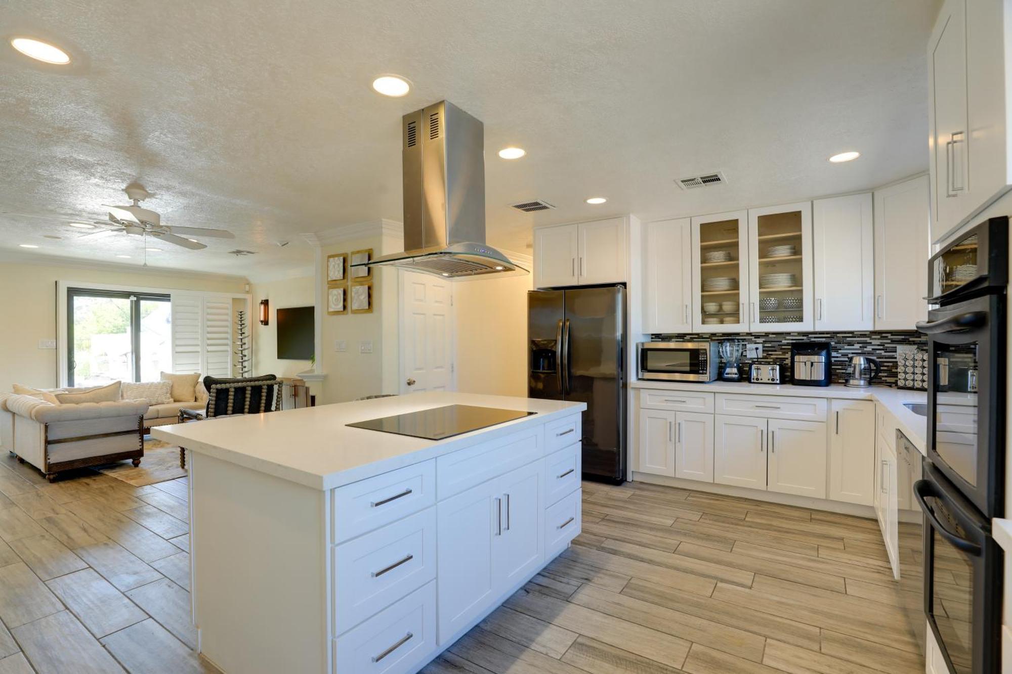 Spacious Vegas Getaway With Private Pool And Spa! Las Vegas