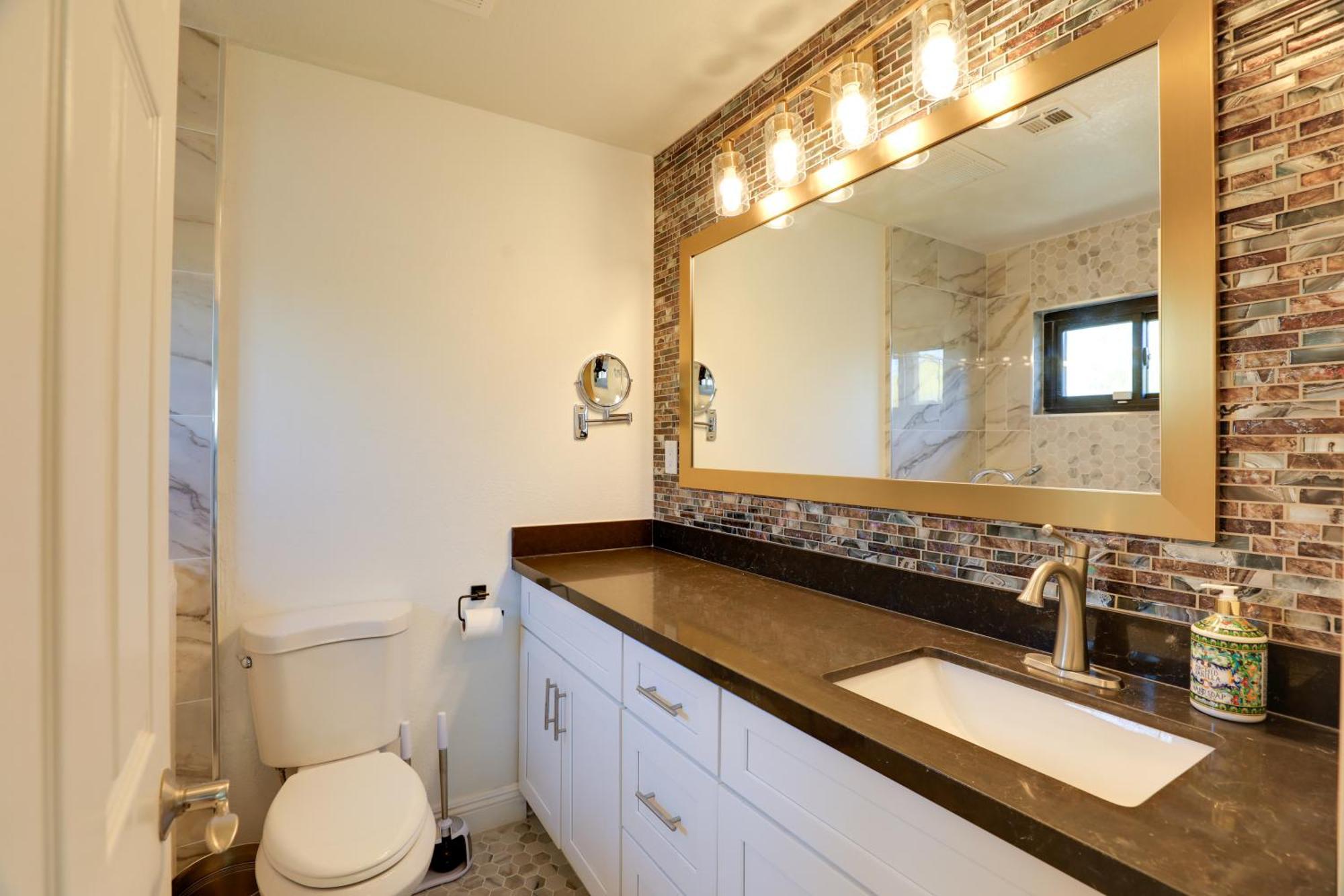 Spacious Vegas Getaway With Private Pool And Spa! Las Vegas