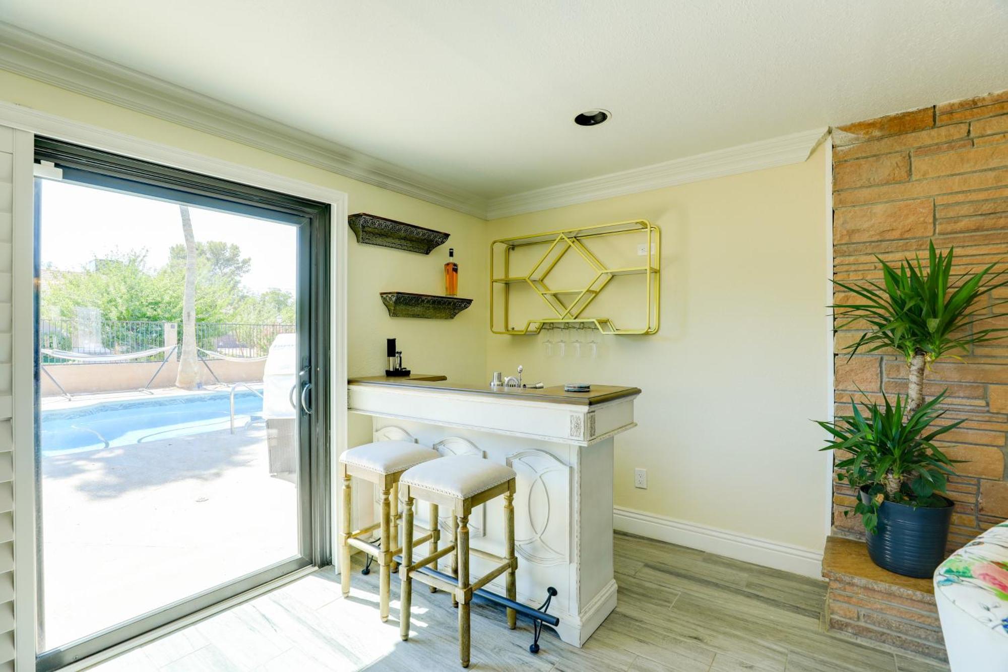 Spacious Vegas Getaway With Private Pool And Spa! *