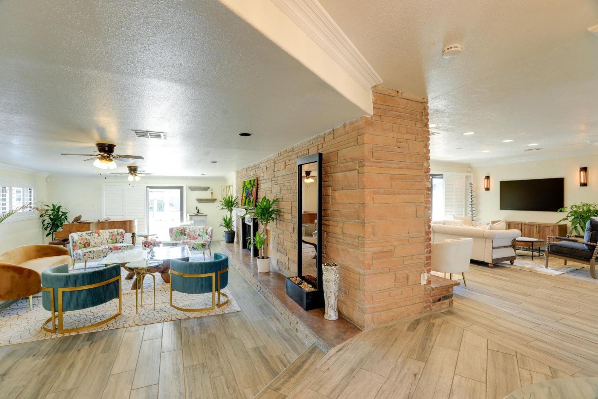 Spacious Vegas Getaway With Private Pool And Spa! Holiday home Las Vegas
