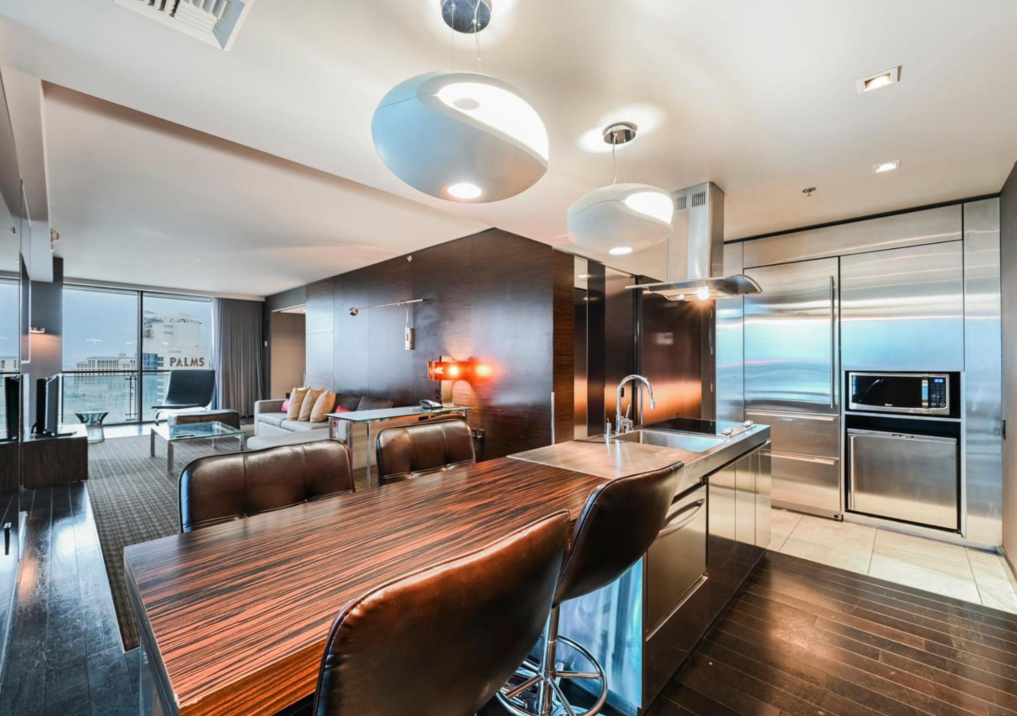 Stripviewsuites Two-bedroom Con-joined Exclusive *