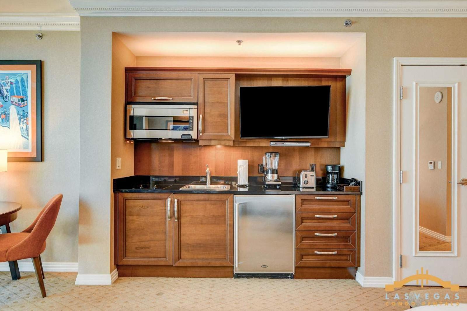 Holiday home Mgm Signature-22-809 F1 Track & Strip View *