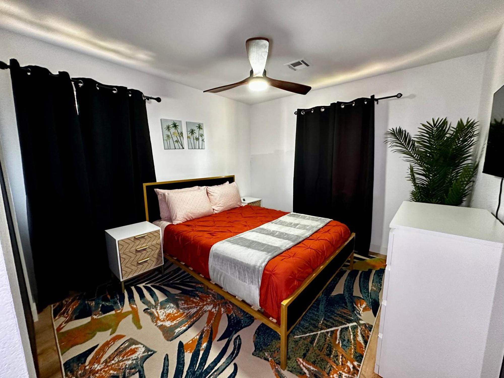 The Peacock - 8 Bdr 4 Bth 14 Bds Villa *