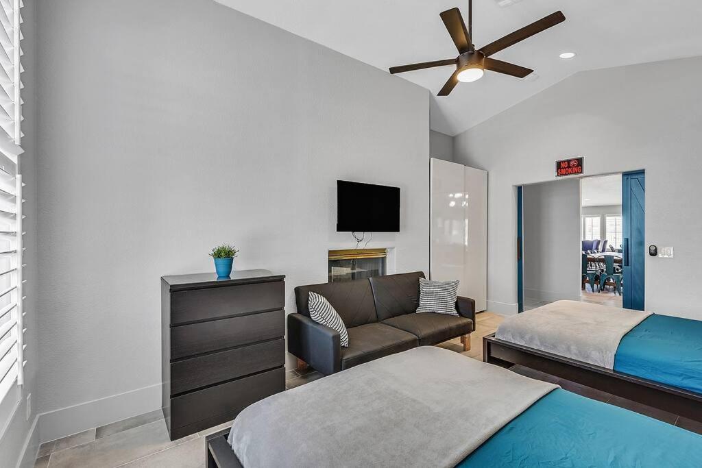 Posh 8 Bdr X Bath 15 Bds Free Heat *