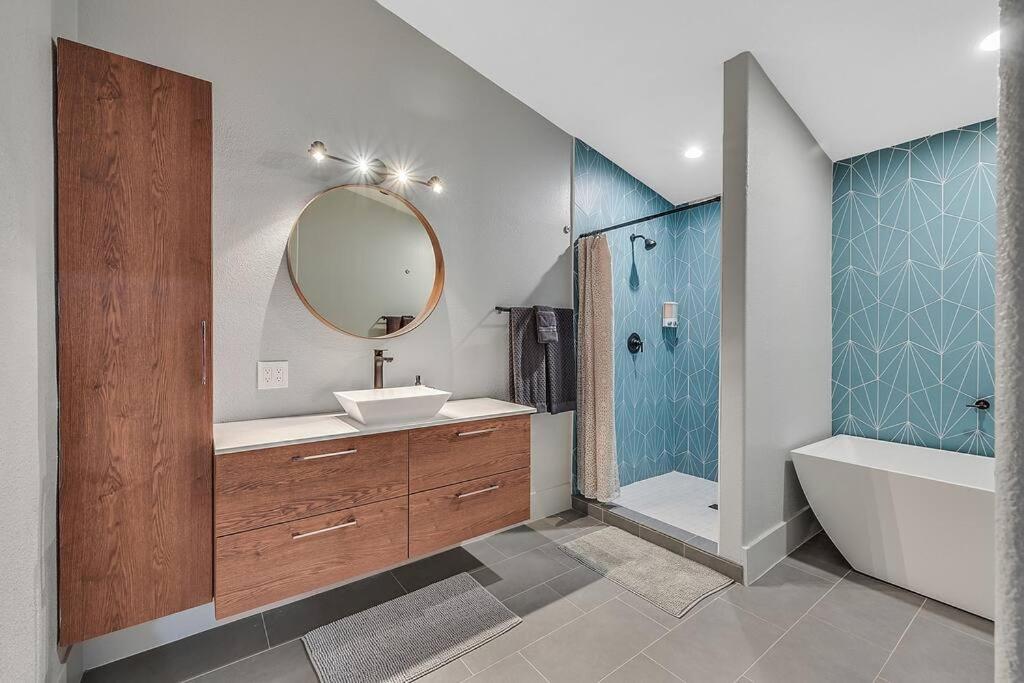 Posh 8 Bdr X Bath 15 Bds Free Heat Las Vegas