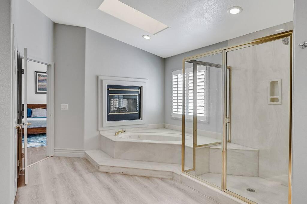 Posh 8 Bdr X Bath 15 Bds Free Heat Villa Las Vegas