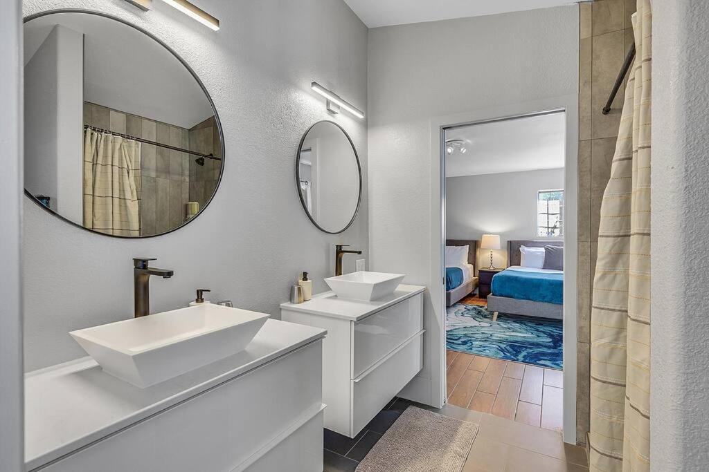 Posh 8 Bdr X Bath 15 Bds Free Heat *