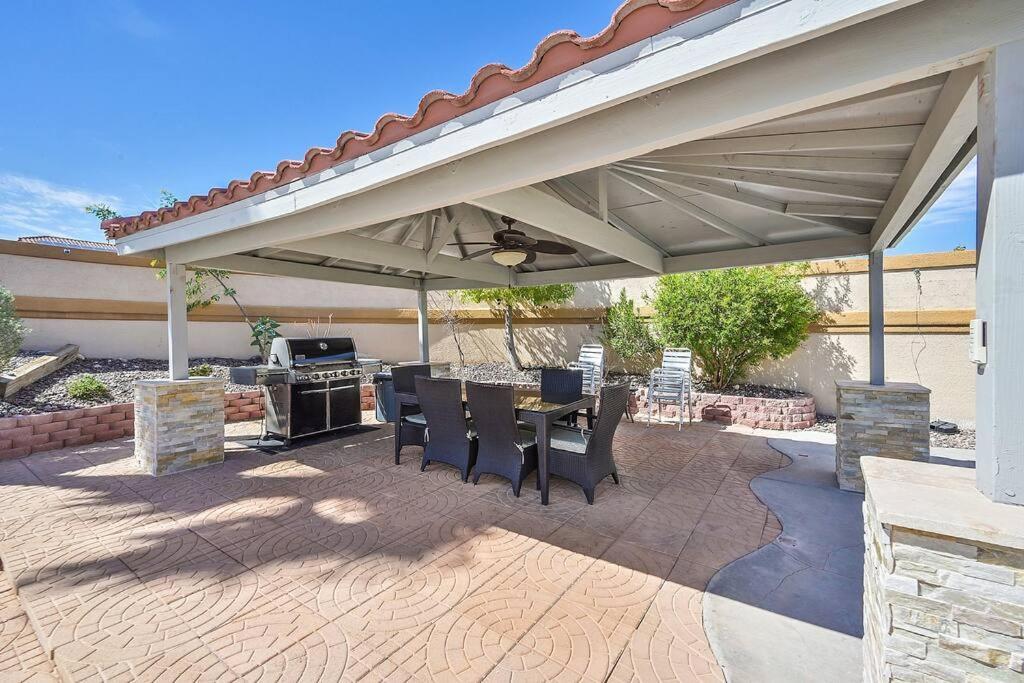 Posh 8 Bdr X Bath 15 Bds Free Heat Las Vegas