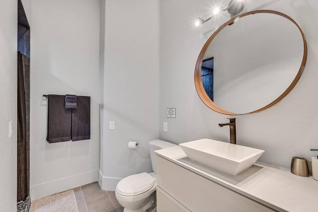 Posh 8 Bdr X Bath 15 Bds Free Heat * Las Vegas