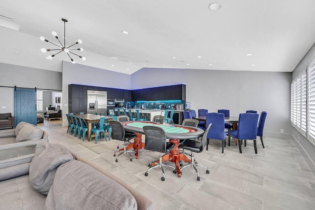 Posh 8 Bdr X Bath 15 Bds Free Heat Villa *