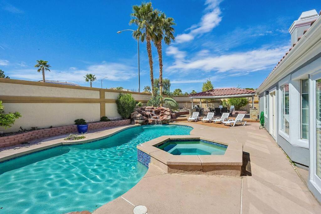 Posh 8 Bdr X Bath 15 Bds Free Heat *