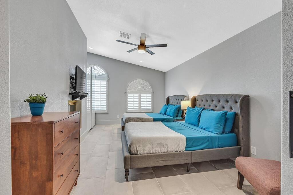 Posh 8 Bdr X Bath 15 Bds Free Heat Villa *
