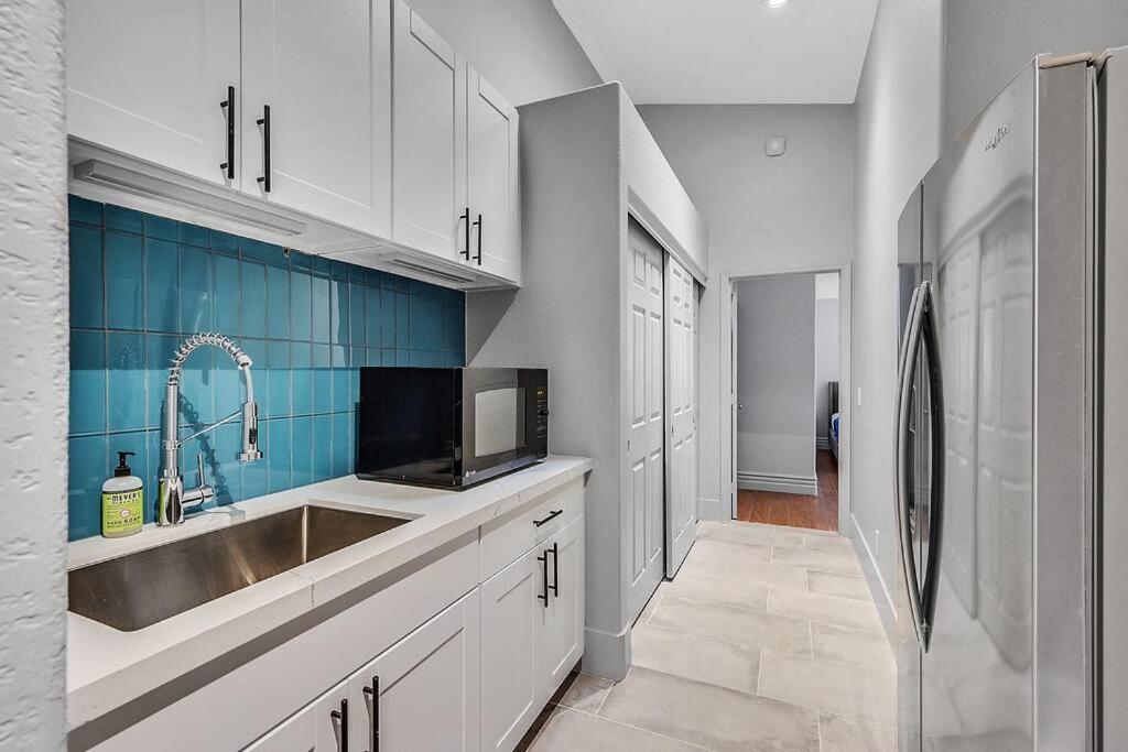 Posh 8 Bdr X Bath 15 Bds Free Heat *