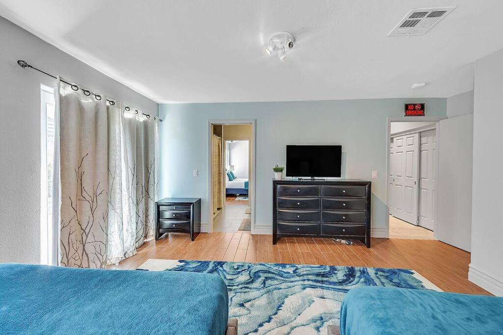 Posh 8 Bdr X Bath 15 Bds Free Heat * Las Vegas