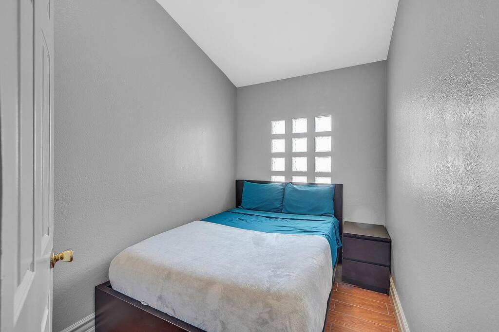 Posh 8 Bdr X Bath 15 Bds Free Heat Villa *