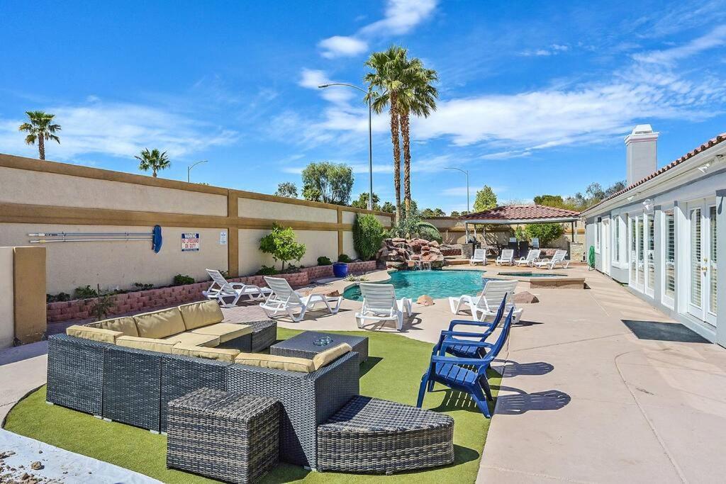 Posh 8 Bdr X Bath 15 Bds Free Heat Las Vegas