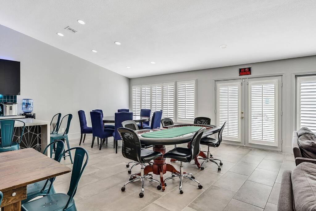 Posh 8 Bdr X Bath 15 Bds Free Heat * Las Vegas