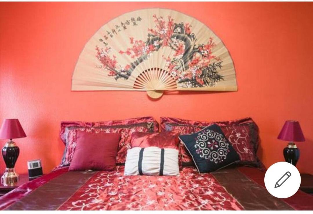 Vegas Sunrise, Habitacion#1 *